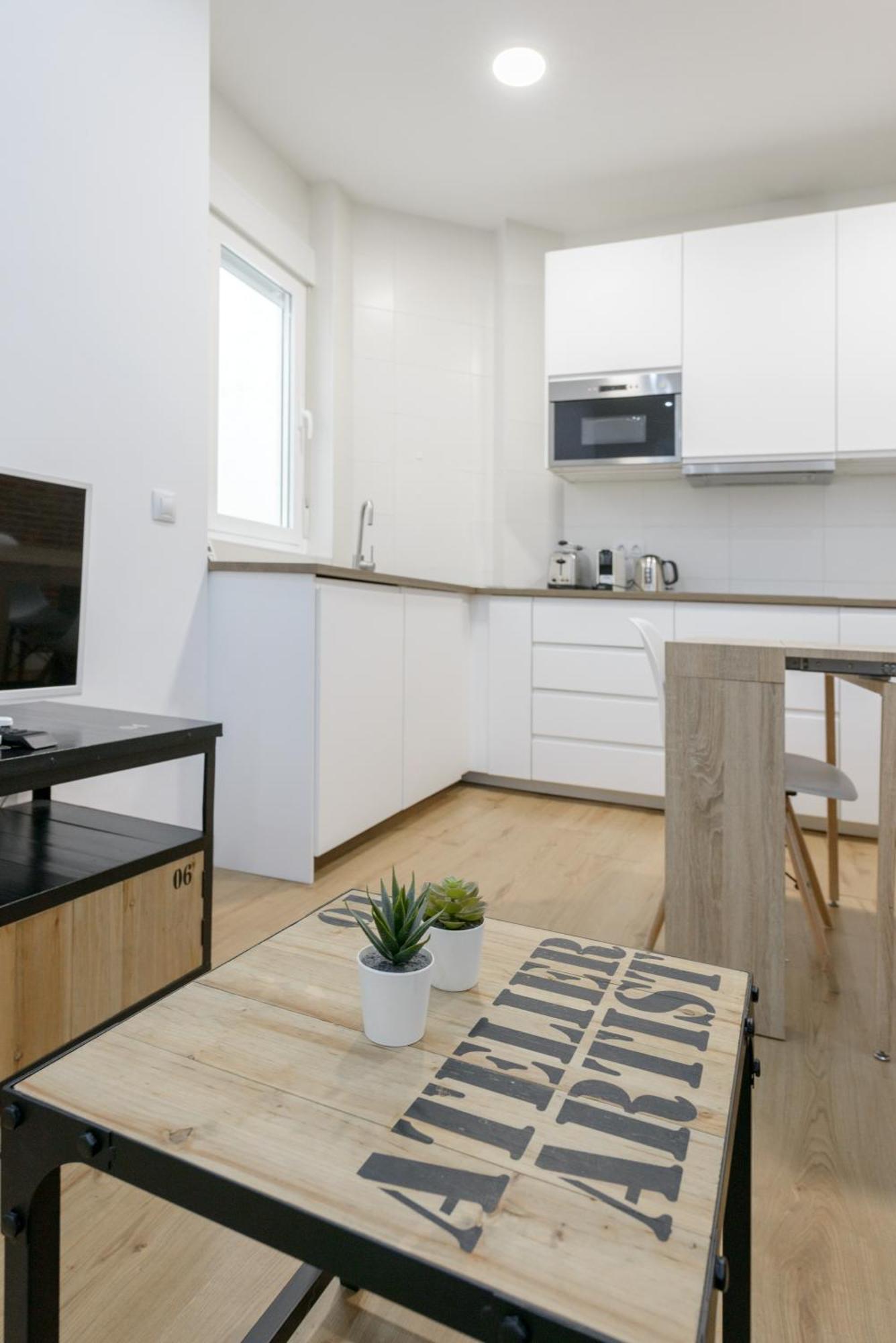 마드리드 Avila Calle, Precioso Estudio En Santiago Bernabeu-Estrecho En Segundo Piso Sin Ascensor 아파트 외부 사진