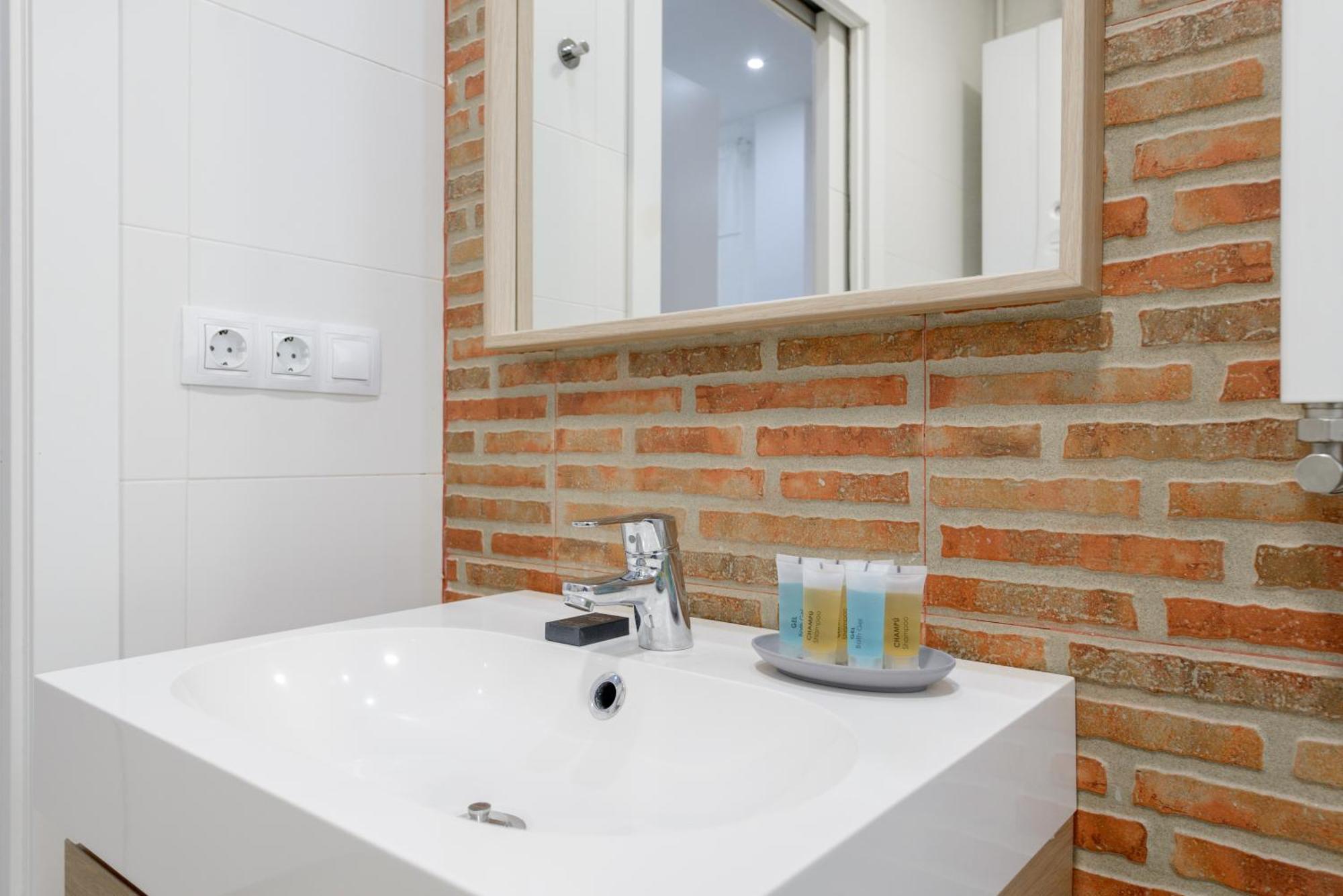 마드리드 Avila Calle, Precioso Estudio En Santiago Bernabeu-Estrecho En Segundo Piso Sin Ascensor 아파트 외부 사진